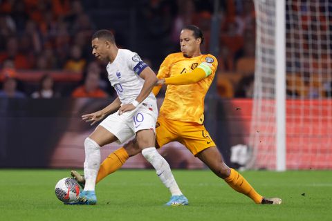 Oud-keeper van Engeland: 'Virgil van Dijk is de beste verdediger ooit'