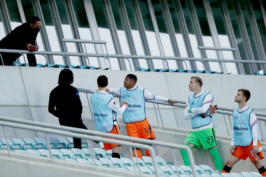 Late gelijkmaker Oranje verbloemt slaapverwekkend spel tegen Schotland nauwelijks