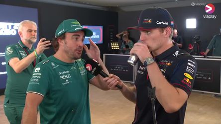 🎥 | Max Verstappen neemt interview over: 'Fernando, hoe was jouw race?'