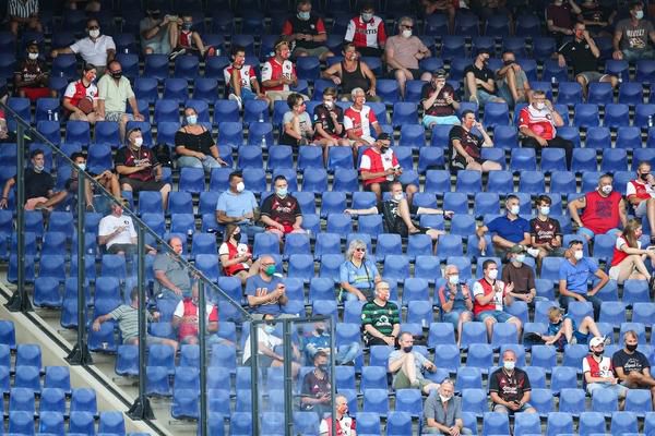 Feyenoord en FC Twente vervelen publiek in snikhete Kuip