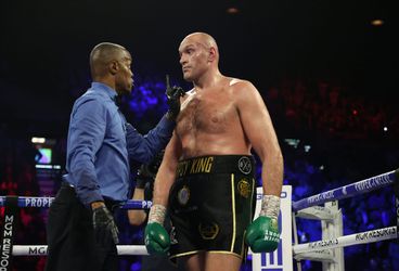 McFury? 🍔 | Tyson Fury eet lekker McDonald's in aanloop naar AJ-gevecht