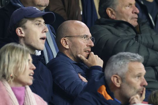 Ajax moet wachten tot maart: AZ stopt gesprekken over algemeen directeur Alex Kroes