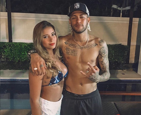 Oelala! Is dit bikinimodel de nieuwe vlam van Neymar?
