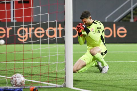 Blunderende doelman FC Emmen is de VAR en ploeggenoot De Leeuw eeuwig dankbaar