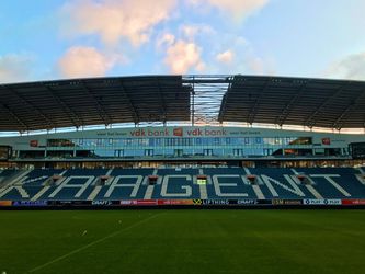AFAS Stadion heeft Belgisch broertje: deel van dak Ghelamco Arena waait weg
