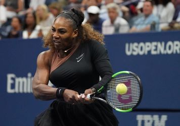 Wow! Naakte Serena Williams zingt liedje voor het goede doel (video)