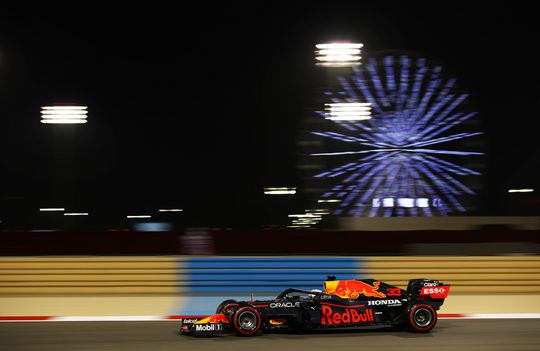 🎥 | GAS EROP! Max Verstappen in Bahrein ook bij 2e vrije training de snelste