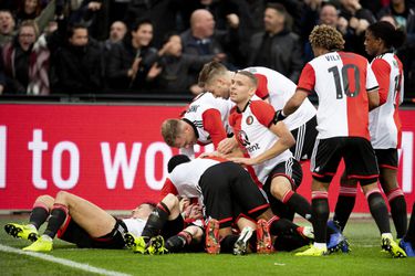 Feyenoord veel sterker en staat verdiend op voorsprong in vermakelijke topper tegen PSV