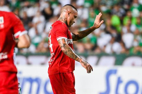 Radja Nainggolan wil voorbeeld worden voor jongeren: scheurt dronken door Antwerpen