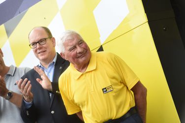 Poulidor (83), opa van Mathieu van der Poel, opgenomen in ziekenhuis met 'oververmoeidheid'