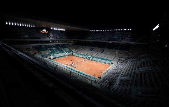 Serena Williams verslaat Irina-Camelia Begu in 1e avondsessie in Parijs ooit