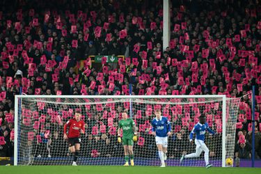 📸​ | Roze briefjes bij Everton-Manchester United: fans protesteren massaal