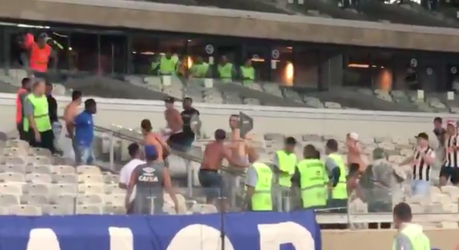 🎥 | Hooligans Mineiro en Cruzeiro gaan met elkaar op de vuist in het stadion