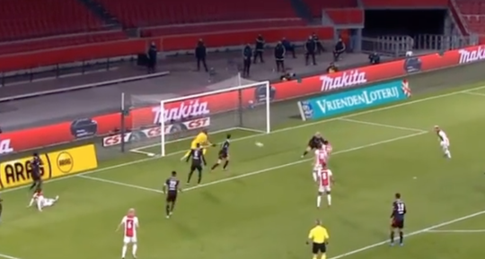 🎥 | Ajax dringt flink aan en maakt via Promes de aansluitingstreffer
