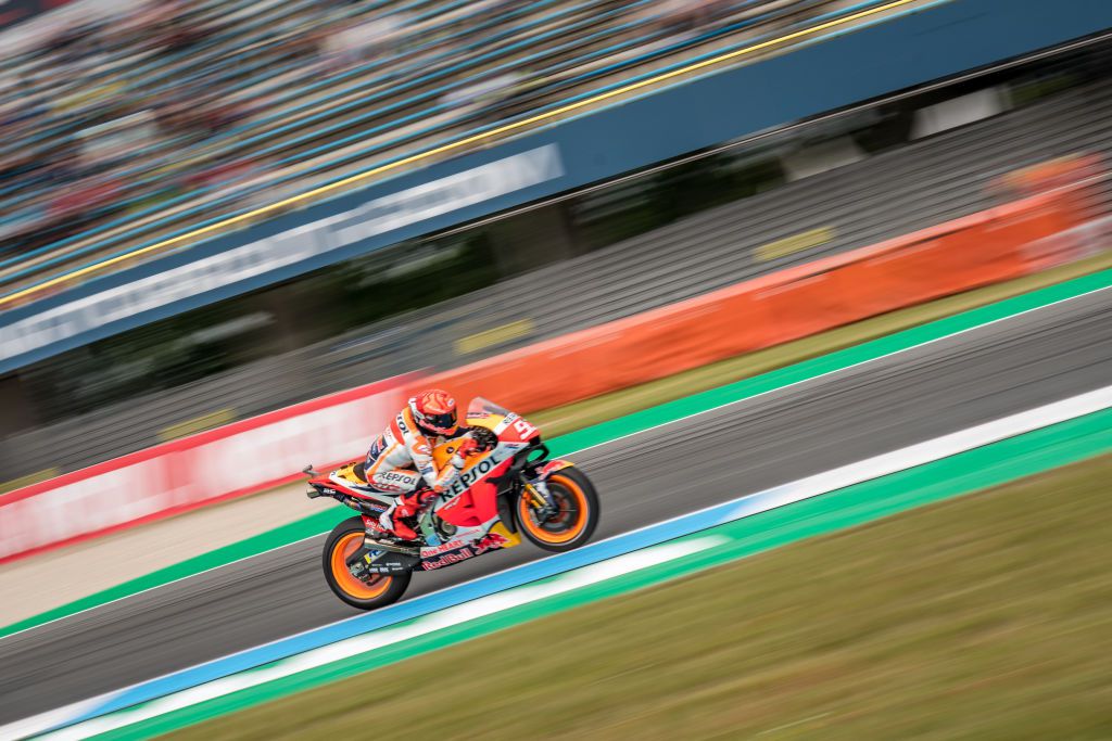 Marc Márquez na horrorcrash bij vrije training TT Assen: 'Ik heb heel veel geluk gehad'