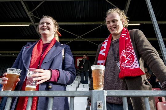 Na tests bij NEC en Almere City: 'Binnen 7 weken zouden er weer fans in de stadions kunnen'
