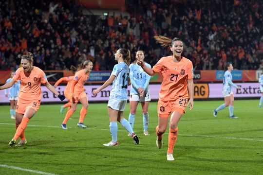 Krankzinnig einde: Oranje Leeuwinnen door naar Final Four na goal in allerlaatste seconde