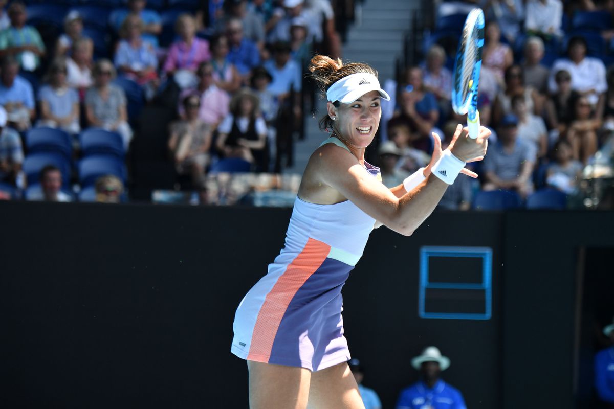 Ongeplaatste Muguruza vecht zich via Halep naar finaleplaats op Australian Open