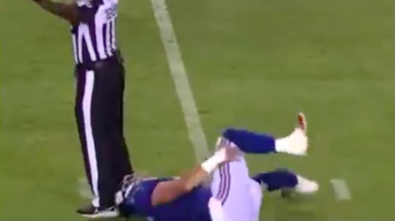 🎥 | Horrorblessure: American footballer loopt gebroken onderbeen op na botsing