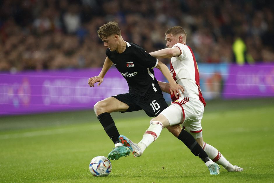 TV-gids: op deze zender bekijk je de belangrijke wedstrijd tussen Ajax en AZ