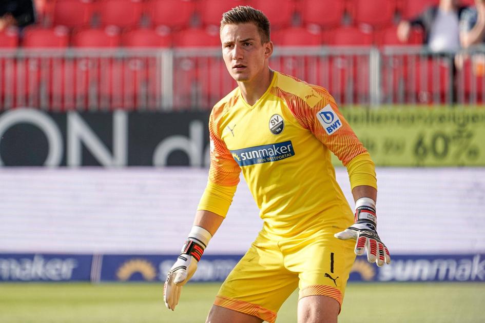 Goalie SV Sandhausen 'blesseert' zich, maar is opeens zo fit als een