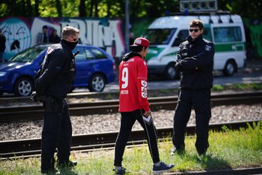 Politie moet ingrijpen voor Union-Bayern: zo'n 20 fans wachten spelersbus op bij stadion