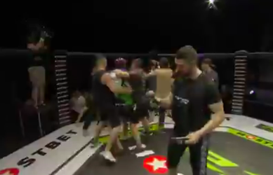 🎥 | MMA-gekte in Rusland: teams met elkaar op de vuist, aanstichters daarna 1 op 1