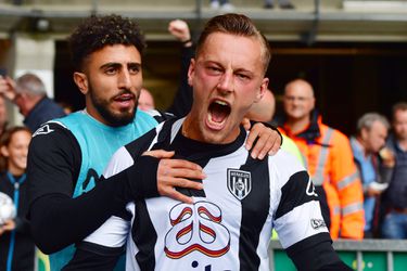 🎥 | Heracles-debutant Kaj Sierhuis schiet snoeihard raak vanaf 20 meter