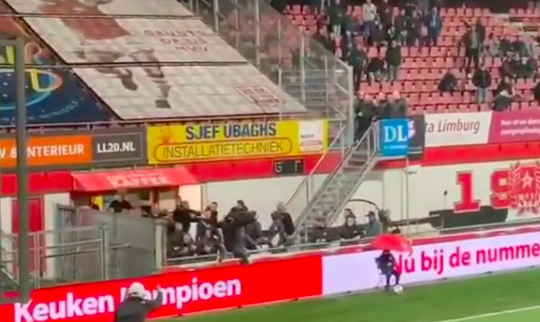 🎥 | Terugkijken: MVV-supporters zoeken ruzie met ADO-fans in het uitvak