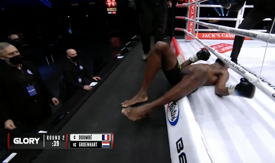 🎥 | GLORY 77: Cédric Doumbé laat Murthel Groenhart vliegen en behoudt de wereldtitel