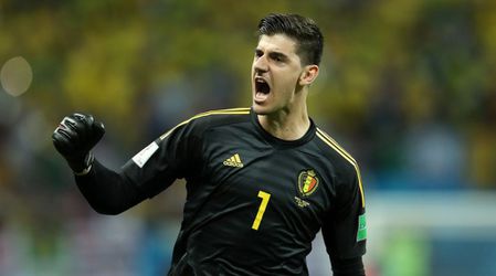 🎥| Ook op vakantie is Thibaut Courtois messcherp