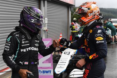 Mercedes-baas denkt aan bewuste crash Verstappen en Hamilton in laatste race: 'Zij zijn gladiatoren'