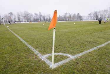 Penningmeester rooft supporterskas amateurclub leeg en verpest jubileum