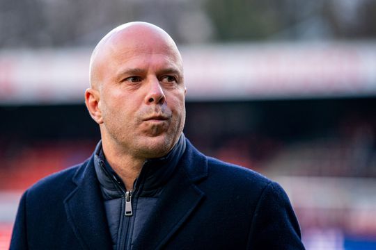 Opmerkelijk nieuws bij Feyenoord: 'Arne Slot loopt bij voetvolley spierblessure op'