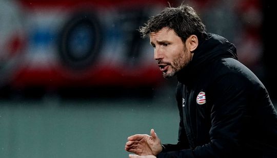 PSV-fans zijn Van Bommel op Twitter he-le-maal zat: 'Neem je rotzooi mee!'