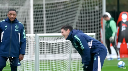 🎥 | Beelden van eerste training John van 't Schip bij Ajax: veel lachende gezichten