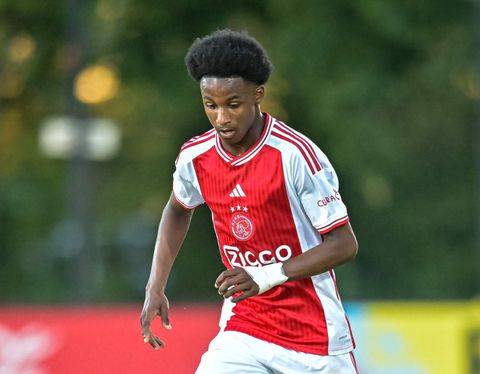 Dit is de opstelling van Ajax tegen Volendam: 1 hele onbekende naam op linksback