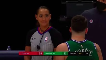 ❤️ | NBA-fixer Luka Doncic laat basketbalscheids blozen door grapje: 'Ben verliefd op jou'