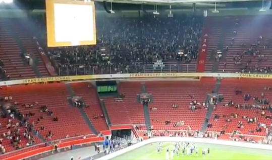 🎥 | Zien! PSV-fans vieren feest in uitvak na winst Johan Cruijff Schaal