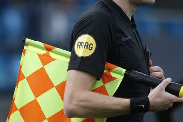 KNVB-scheids (31) verdacht van aanranden grensrechter en maken van filmpjes in kleedkamer
