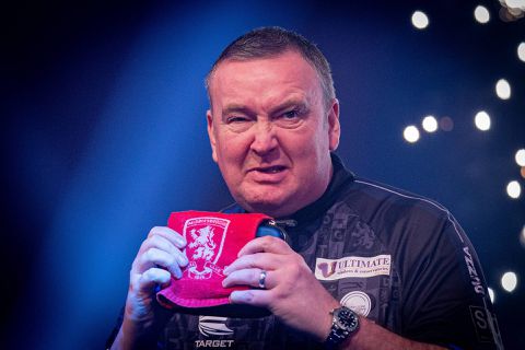 Pijnlijke afgang voor regerend Premier League-kampioen Durrant op avond 2