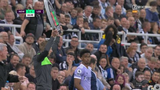 🎥 | Mooi! 19-jarige Crysencio Summerville debuteert voor Leeds United in de Premier League