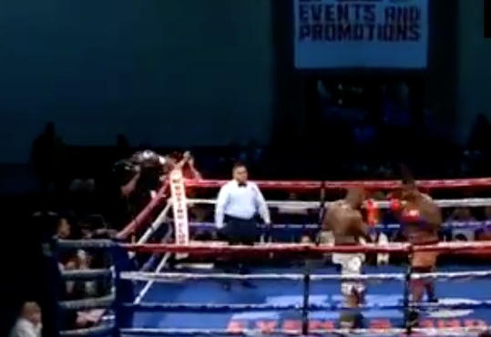 Tyrone Spong boekt 12e zege als bokser: KO na 40 seconden (video)