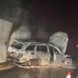 📷 | HOLY F*! Fans van Bosnische club verbranden auto van de scheids
