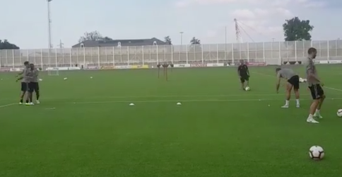 Juve-ploeggenoten maken Ronaldo belachelijk na foutje op training (video)