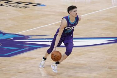 LaMelo Ball schrijft historie met eerste triple-double in NBA