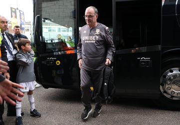 📸 | Baas! Bielsa gaat in trainingspak naar gekostumeerd clubgala van Leeds