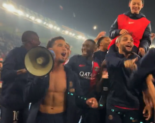 🎥​ | 4 sterspelers van PSG geschorst na zingen homofobe liederen over Olympique Marseille