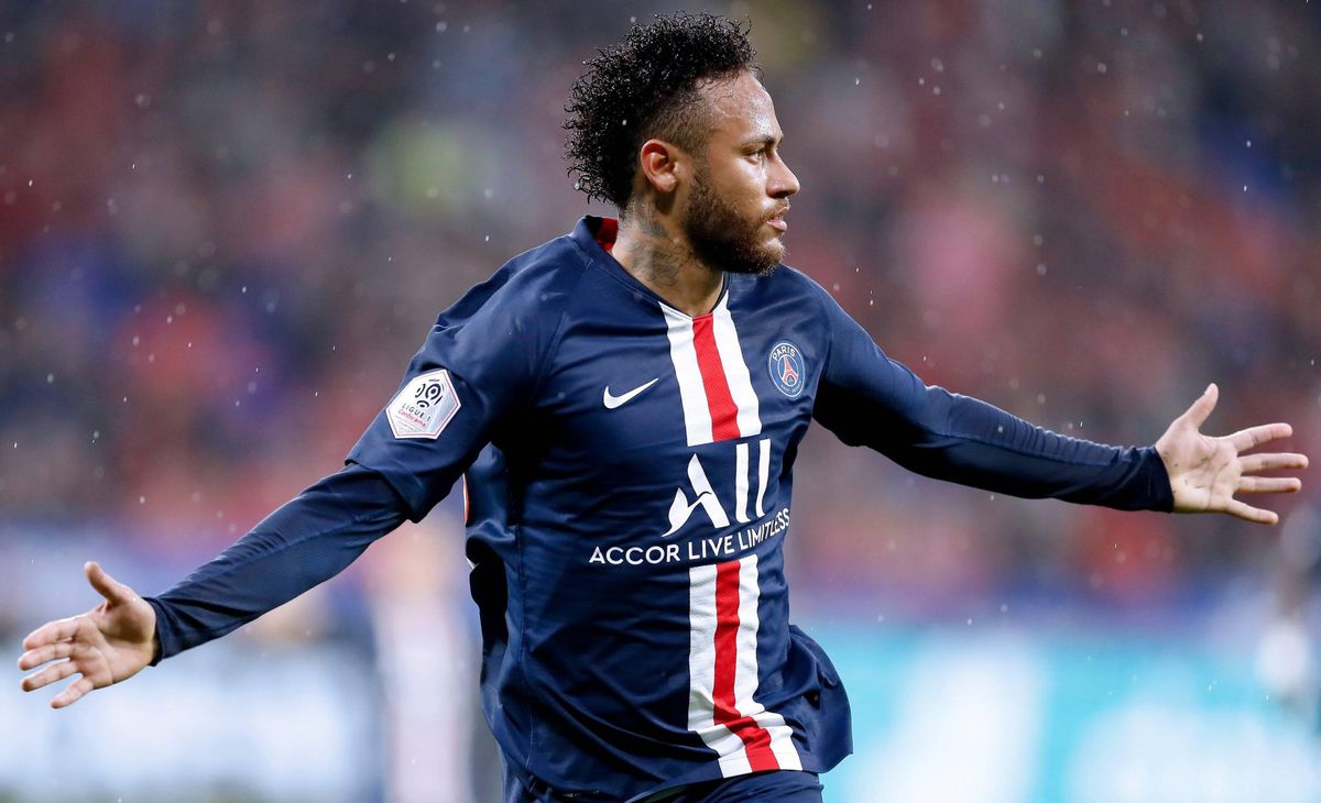 Neymar is wederom het mannetje na late goal in Lyon