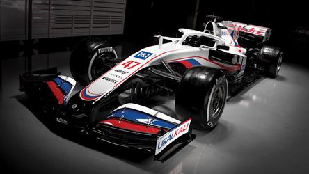 F1-auto Nikita Mazepin in Russische kleuren: 'Heeft niks met het vlagverbod te maken'